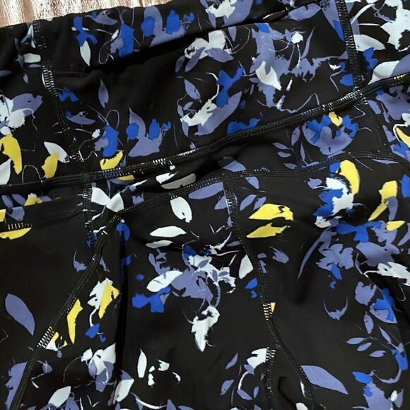 Sweaty Betty black floral power 7/8 length leggings size xs - Picture 9 of 9
